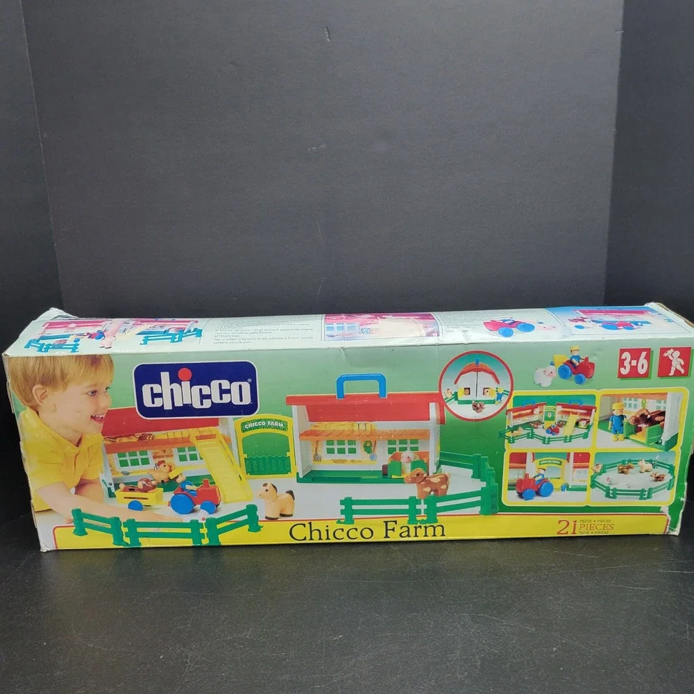 Chicco Farm Vintage Portable Barn Playset 21 Pieces Tractor Animals Figures Box
